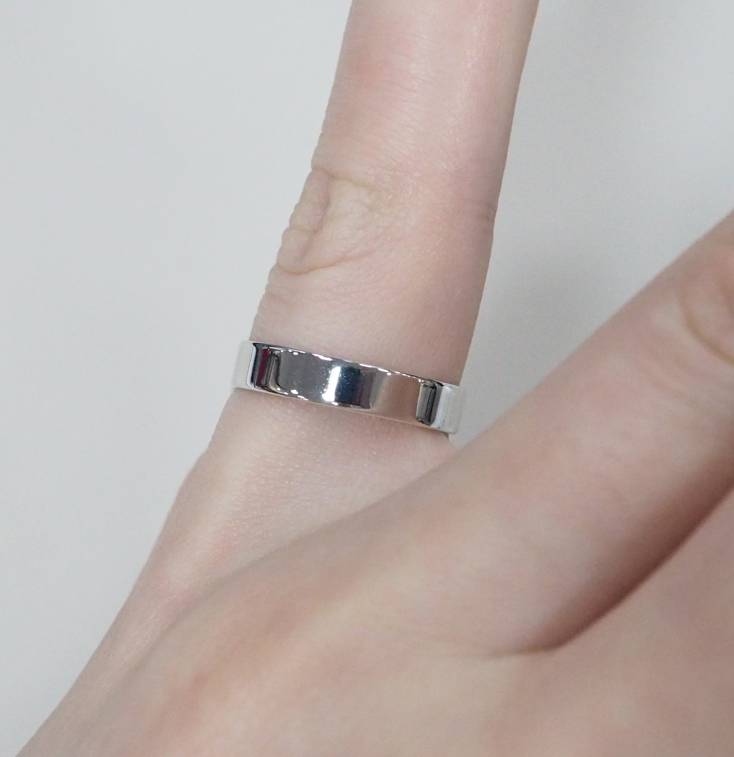 Серебряное кольцо 925 пробы;